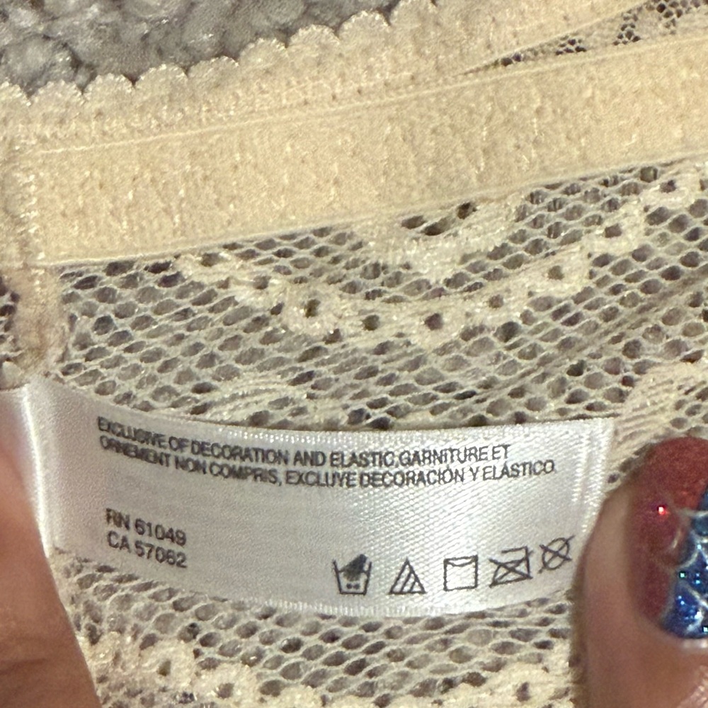 Wacoal d.tempt’d Cream Lace wireless Bralette - Picture 10 of 11